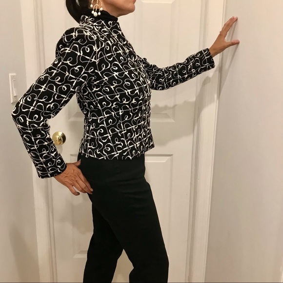 Vintage Neiman Marcus black and white wool swirl design cropped jacket. Size 4 - Picture 5 of 11